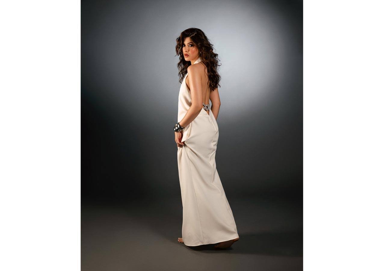 Shanaya Kapoor is called the elegant queen