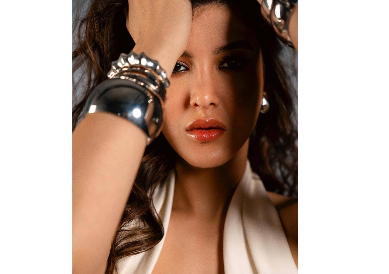 Shanaya Kapoor's often wears fashion forward accessories