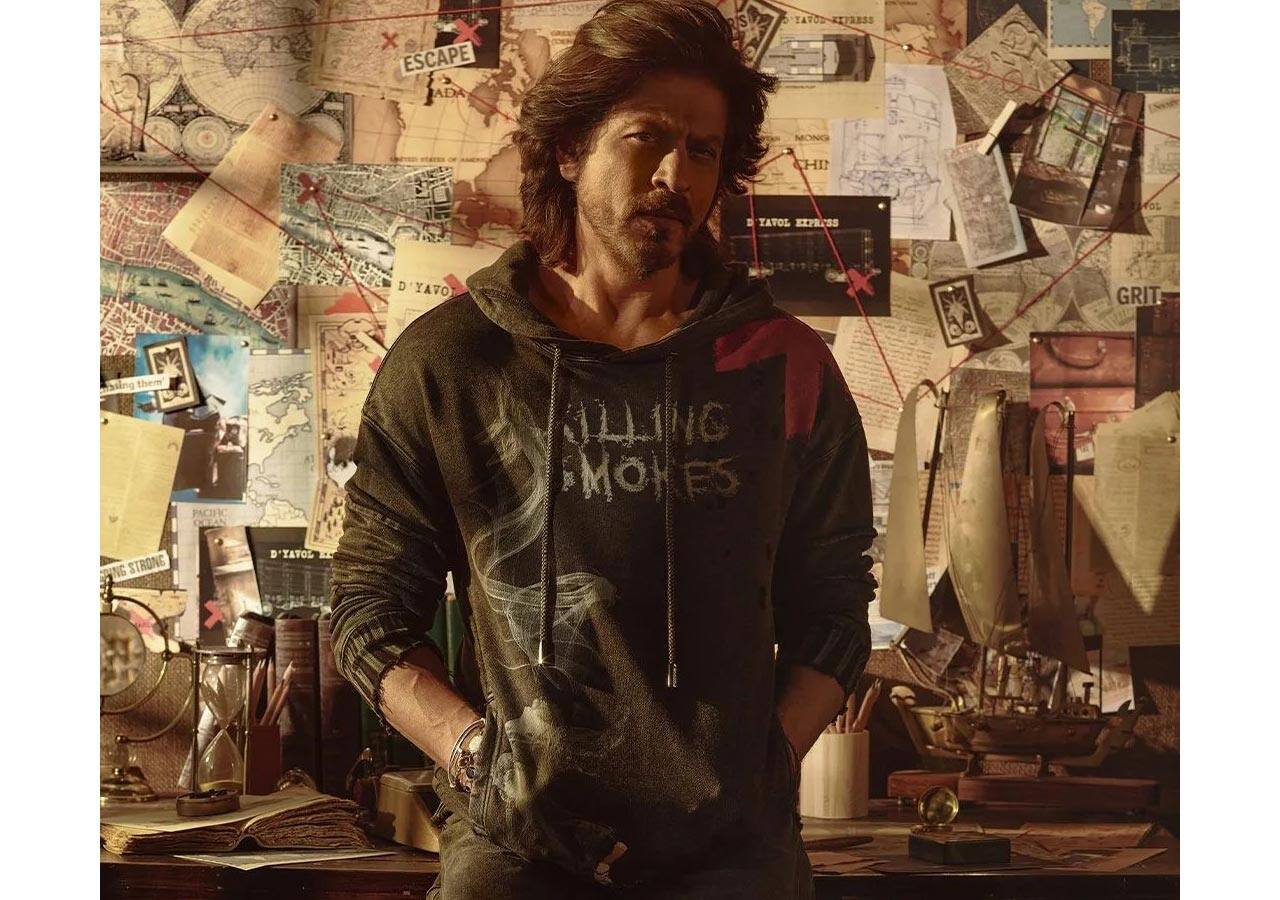 Shah Rukh Khan is difficult to spot; reveals Bollywood paparazzo