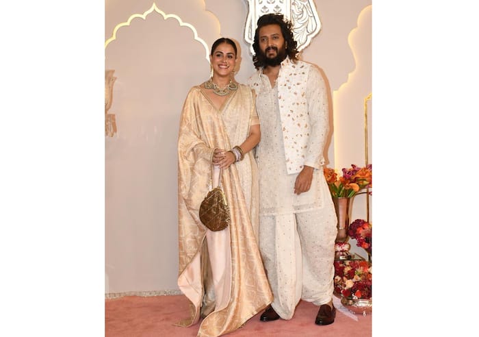 Genelia Deshmukh sizzles on the red carpet