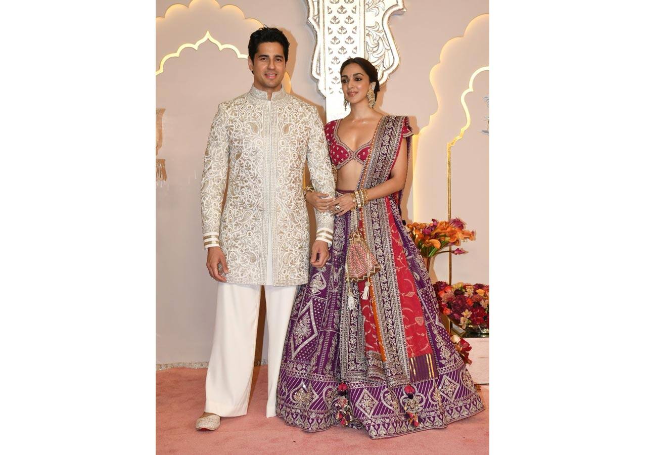 Anant Ambani, Radhika Merchant wedding: Sidharth Malhotra, Kiara Advani hold hands as they pose together