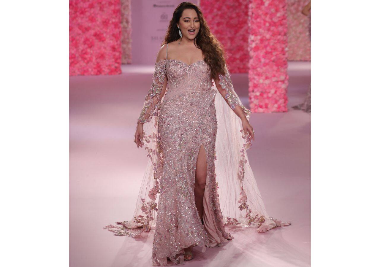 सोनाक्षी सिन्हा की स्माइल पर फिदा फैंस