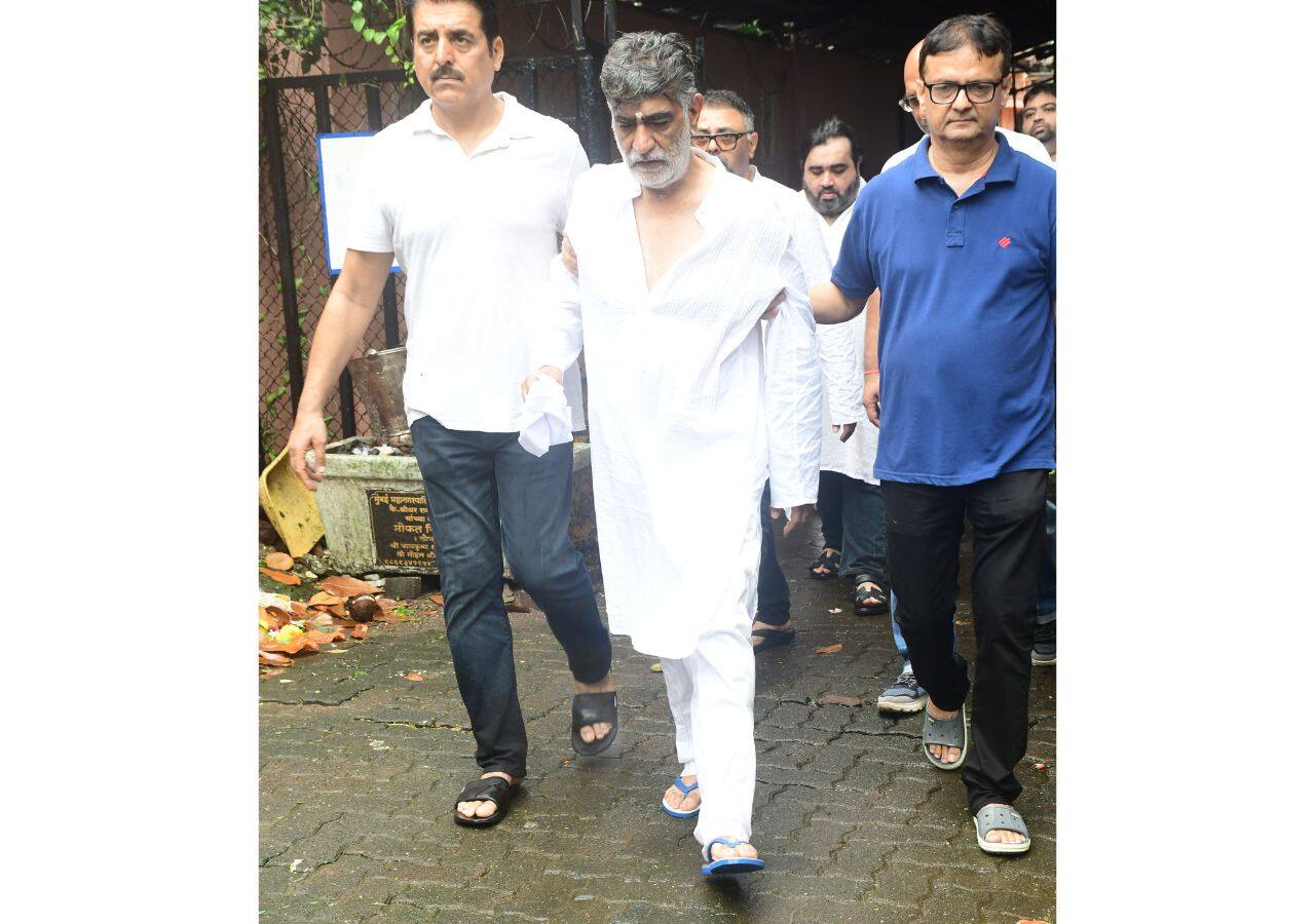 bollywood celebrities pay tribute to krishan kumar daughter last rites ...