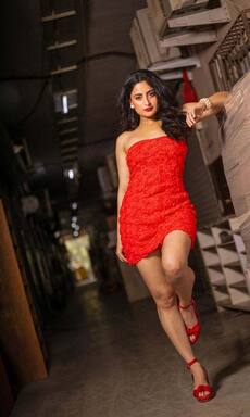 GHKPM: लाल मिर्ची बनकर घर से निकलीं ऐश्वर्या शर्मा, फैंस हुए बेहाल