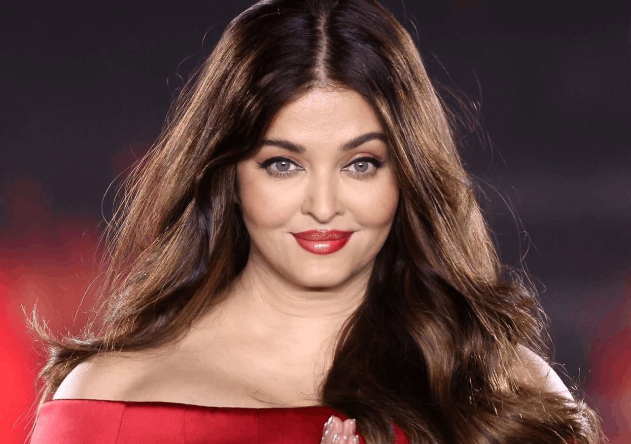 Paris Fashion Week 2024: Aishwarya Rai Bachchan faced this blunder during the ramp walk that many missed to notice?