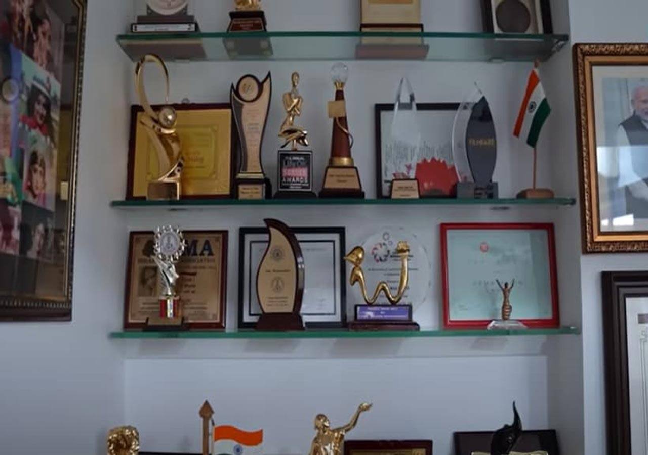 Inside pics of Hema Malini's Mumbai home: Antique collection in living ...