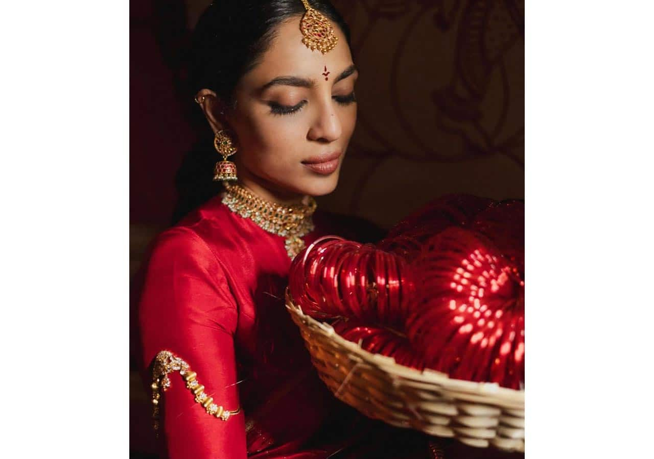 Naga Chaitanya's Wife-to-be Sobhita Dhulipala Looks Regal In Red Saree ...