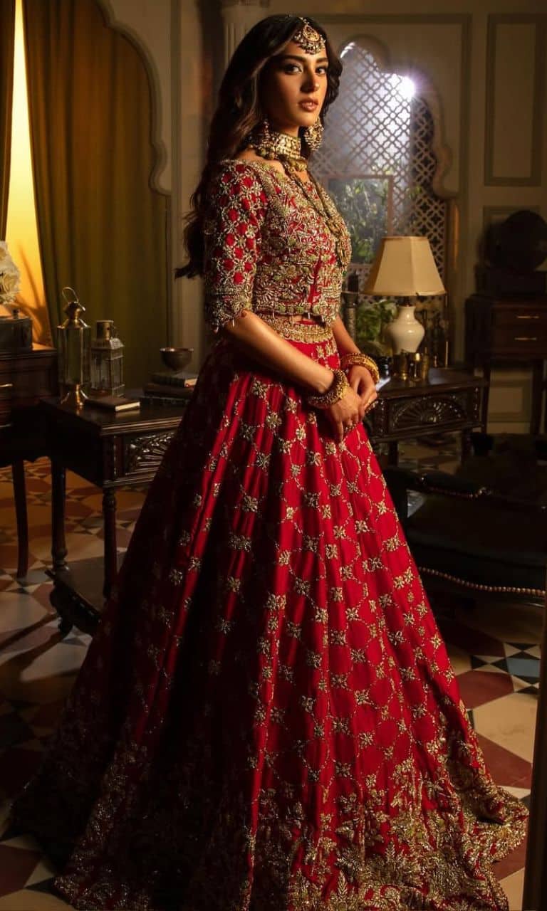 iqra aziz red dress Pakistani actress Iqra Aziz looks pretty in red dress #iqraaziz #pakistanidrama #actresslife #hotpic