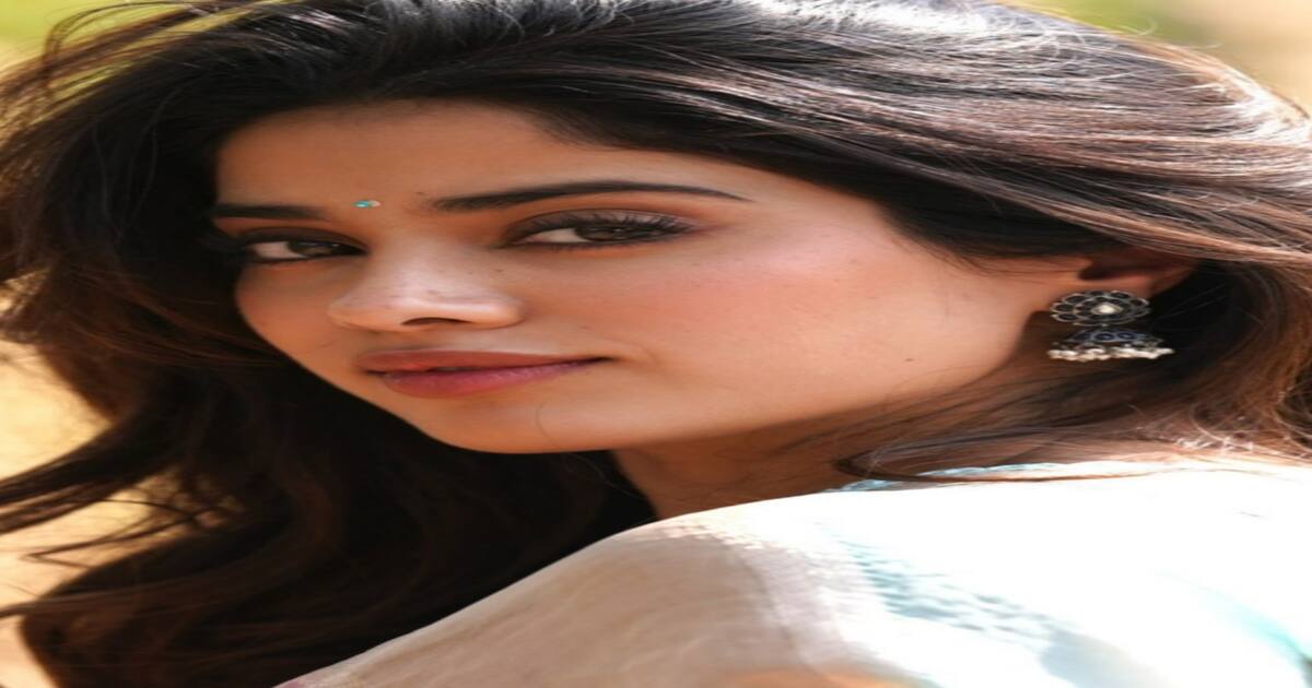 Lipstick Shades To Rock In Sarees Inspired By Bollywood Divas! Lipstick Shades To Rock In Sarees Inspired By Bollywood Divas!