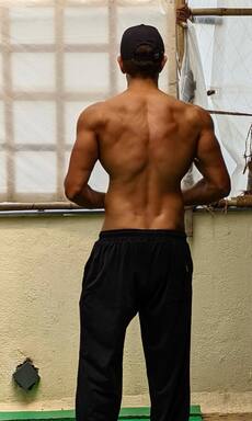 बॉलीवुड का सबसे अमीर स्टारकिड है ये एक्टर, आपने पहचाना क्या?