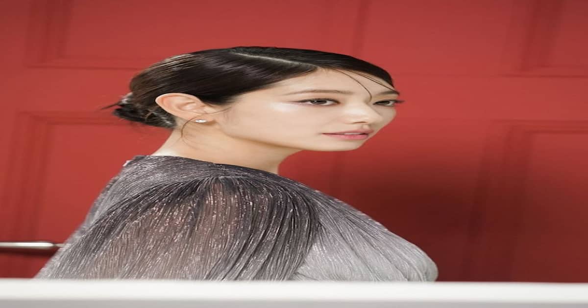 TOP 10 face exercises to get a V-shaped chin like Korean Celebrities TOP 10 face exercises to get a V-shaped chin like Korean Celebrities
