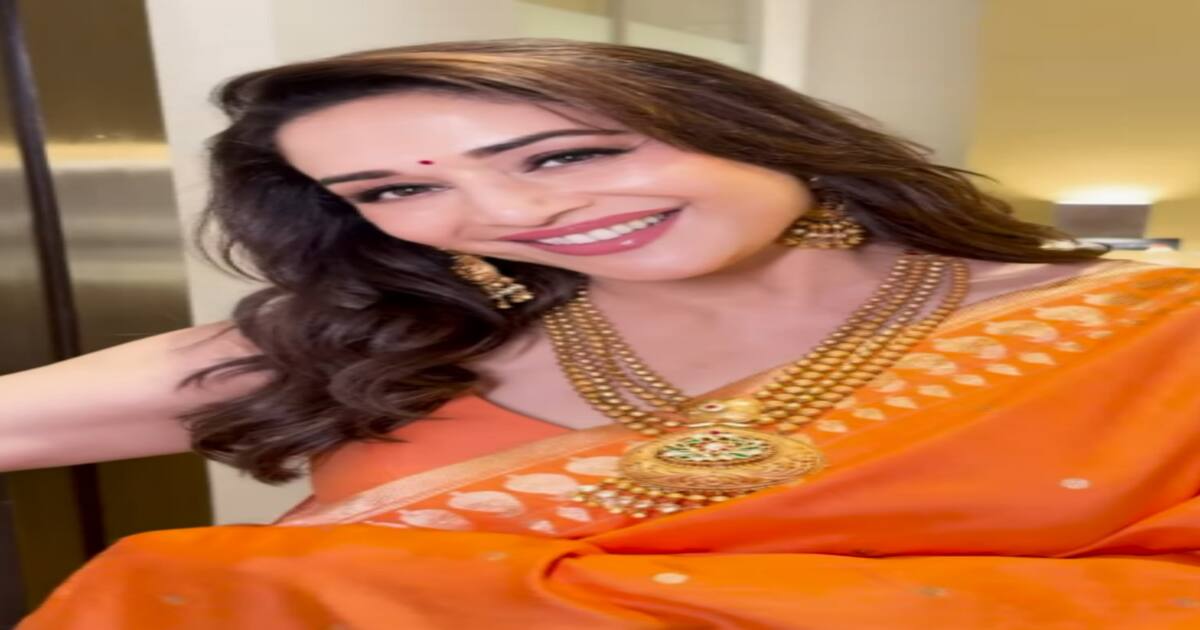 Impressive Blouse Designs For Orange Sarees Inspired By Bollywood Divas! Impressive Blouse Designs For Orange Sarees Inspired By Bollywood Divas!