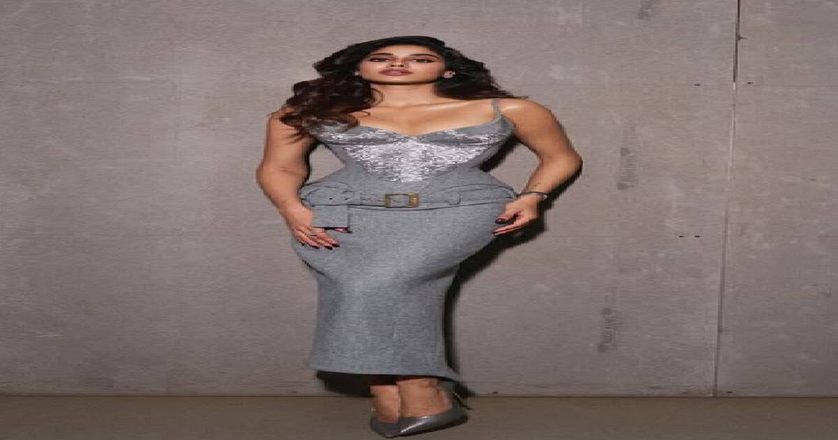 Top 10 glamorous looks of Janhvi Kapoor Top 10 glamorous looks of Janhvi Kapoor
