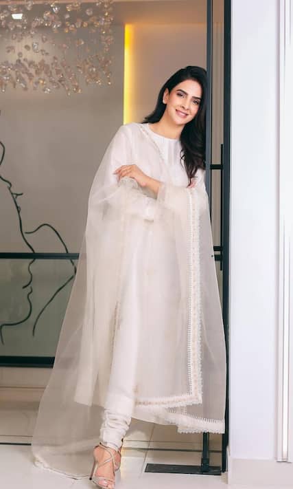 saba qamar dress design Saba Qamar Shines at NEO HUM Bridal Couture Week 2024