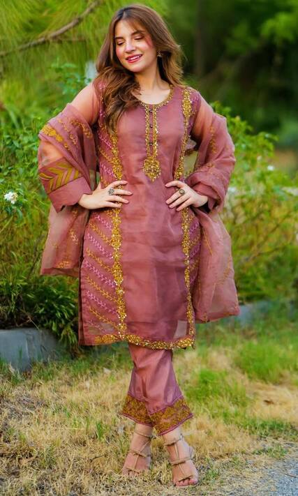 Top 10 Dananeer inspired latest Pakistani suit collections