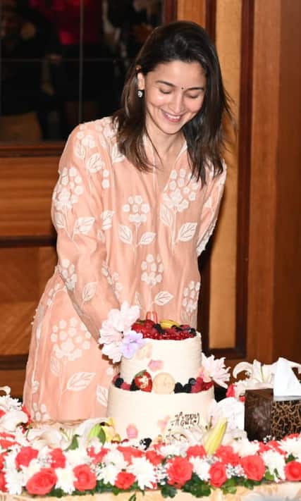 alia bhatt birthday dress stuns in a kurta set worth Rs related:renata-mini-dress-mesh-burgundy-168 Luuvis Women Pink Long Colour:NAVY