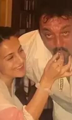 अमीषा पटेल को लेकर पजेसिव हैं संजय दत्त, बोलीं- 'उनके घर में नहीं पहन सकती...'