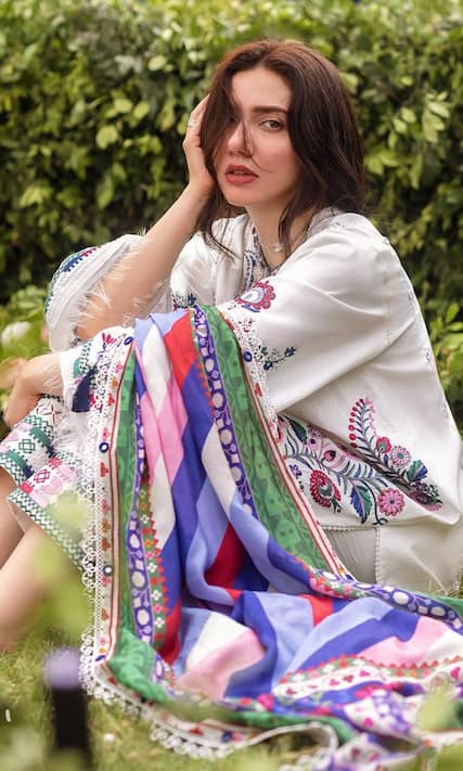 casual mahira khan dresses Serving elegance and star power Mahira Khan glows in this breathtaking @mishalakhani look for #loveguru Styled by @sananver #mahirahkhan
