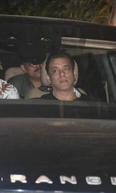 Salman Khan attends Sikandar’s special screening with Salima Khan, Sshura and Arbaaz Khan