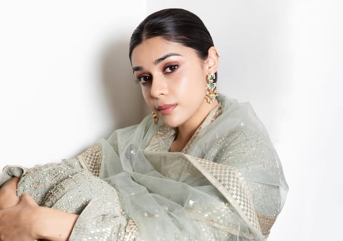 eisha singh naagin look