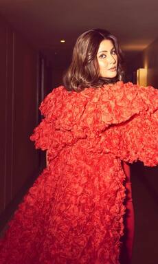 रेड गाउन में कहर ढा गईं हिना खान, हर तस्वीर पर ठहर जाएंगी नजरें