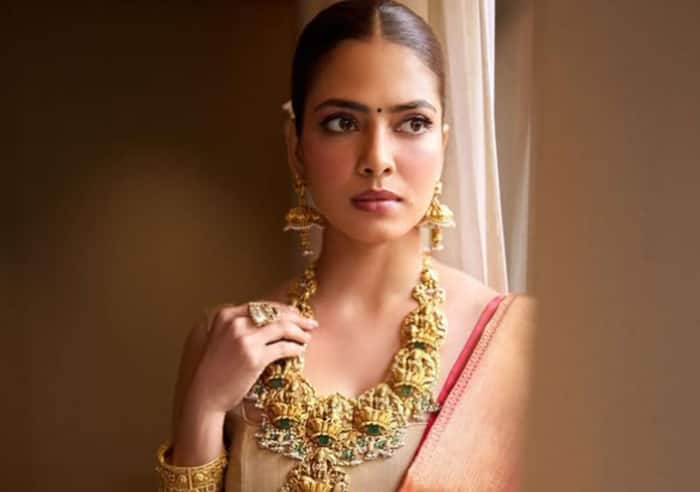 malavika mohanan age