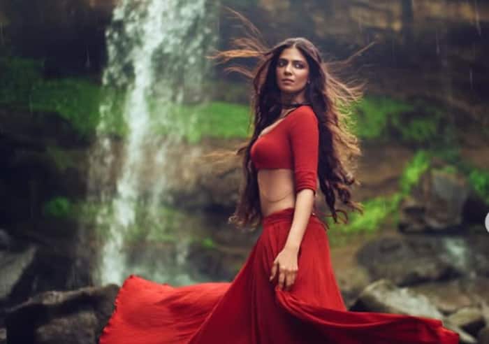 Malavika Mohanan Hot Intimate Scenes