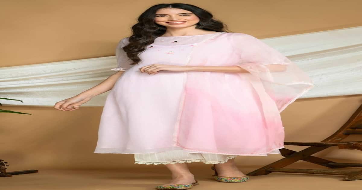 Chic & Comfy: Must-Have Kurtas for Everyday Elegance Chic & Comfy: Must-Have Kurtas for Everyday Elegance
