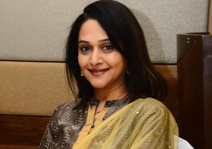 Actress Mrinal Kulkarni TV Shows and Movies