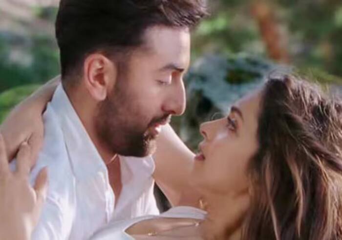 Ranbir and Deepika kissing scene in Tamasha