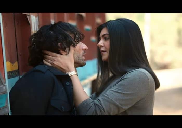 Bollywood Actresses Intimate Scenes