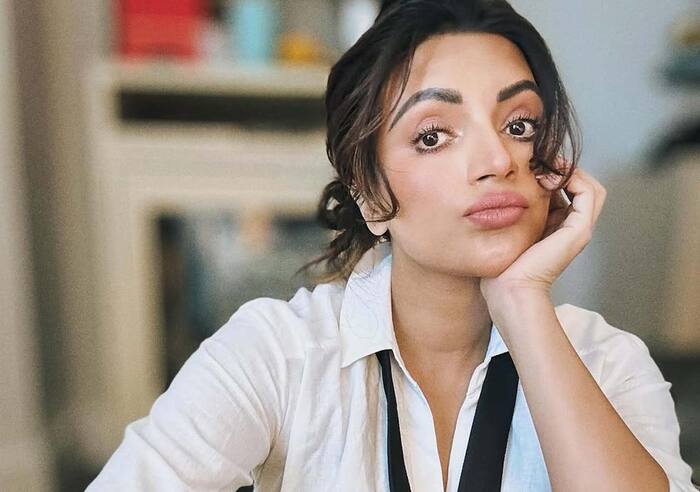 Shama Sikander Castig Couch