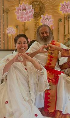 कैंसर से जूझ रही Hina Khan की श्री श्री रवि शंकर से मुलाकात, जानिए एक्ट्रेस का अगला कदम?