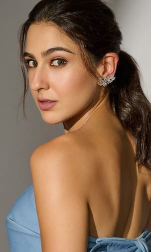 ऑफ शोल्डर ड्रेस में सारा अली खान की अदाओं ने मचाया बवाल, लुक देख थमीं रह गई फैंस कि निगाहें