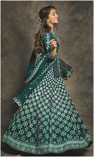 Mehndi Ceremony के लिए स्पेशल हैं ये डिजाइनर लहंगे, ग्रीन लुक में लगेंगी एकदम हसीन