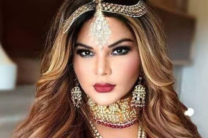 Rakhi Sawant and Mika Singh controversial kiss