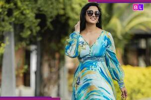 समंदर किनारे छाया Shweta Tiwari का कातिलाना अंदाज, ब्लू फ्लोरल ड्रेस में ढाया कहर, फैंस बोले, '50 की उम्र में भी...'