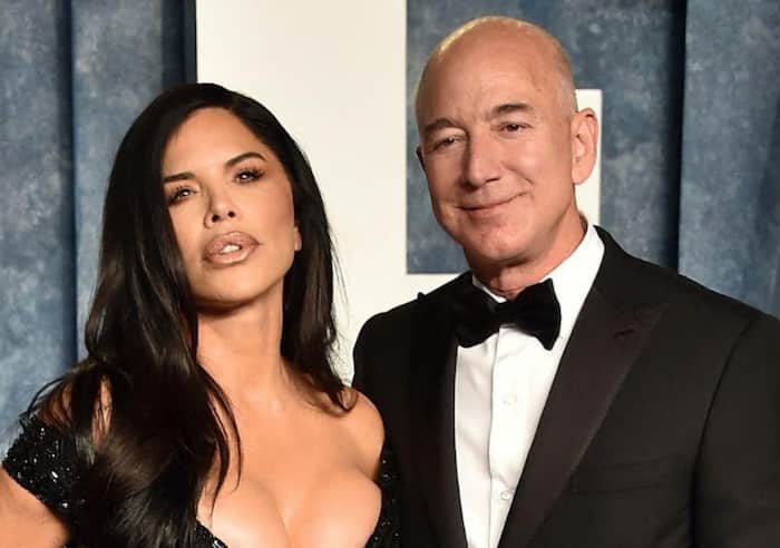 Bezos & Sánchez arrive in Venice, book Aman for 3-day bash!
