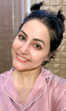 कैंसर से जंग के बीच हिना खान ने दो चोटियों में दिखाया नया हेयर लुक, क्यूटनेस पर फिदा हुए फैंस