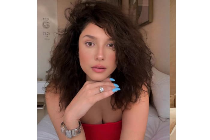 अंकिता लोखंडे ने फ्लॉन्ट किया नेलपेंट