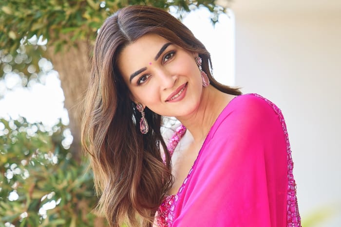 What is the age gap between Kriti and Kabir?