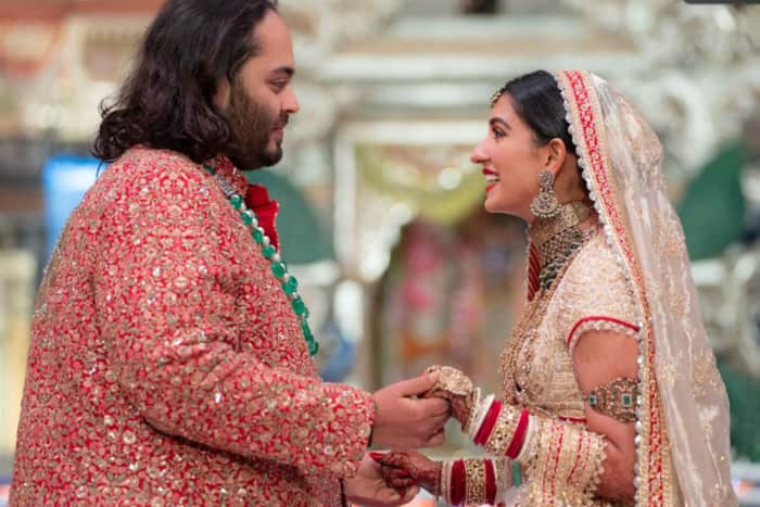 Anant Ambani with Radhika Merchant paint the town with their love