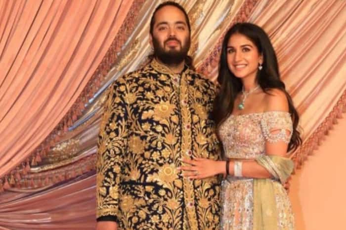 Anant Ambani with Radhika Merchant look cute together
