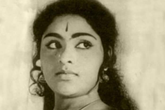 विजयाश्री को ब्लैकमेल कर रहा था कैमरामैन