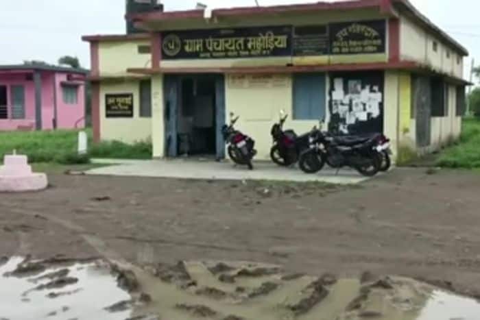 रील लाइफ में विकास, रियल लाइफ में परेशानियां