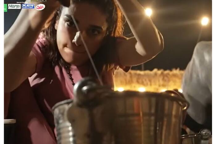 भैंस का दूध निकालती नजर आईं अंजुम