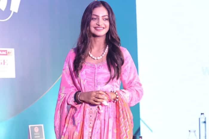 मोनालिसा की जबरदस्त फैन फॉलोइंग