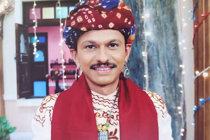 श्याम पाठक कपड़े के दुकान पर की नौकरी