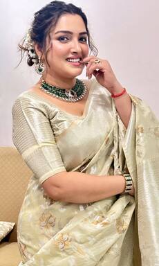 आम्रपाली दुबे का ये देसी लुक देख दिल हार बैठेंगे आप, फ्लोरल प्रिंट साड़ी में खूब ढाया कहर