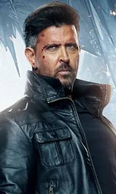 War 2 पहले दिन करेगी बंपर कमाई, एडवांस बुकिंग में बिकीं इतने करोड़ की टिकट